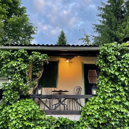 Holiday home Mika's Garden *